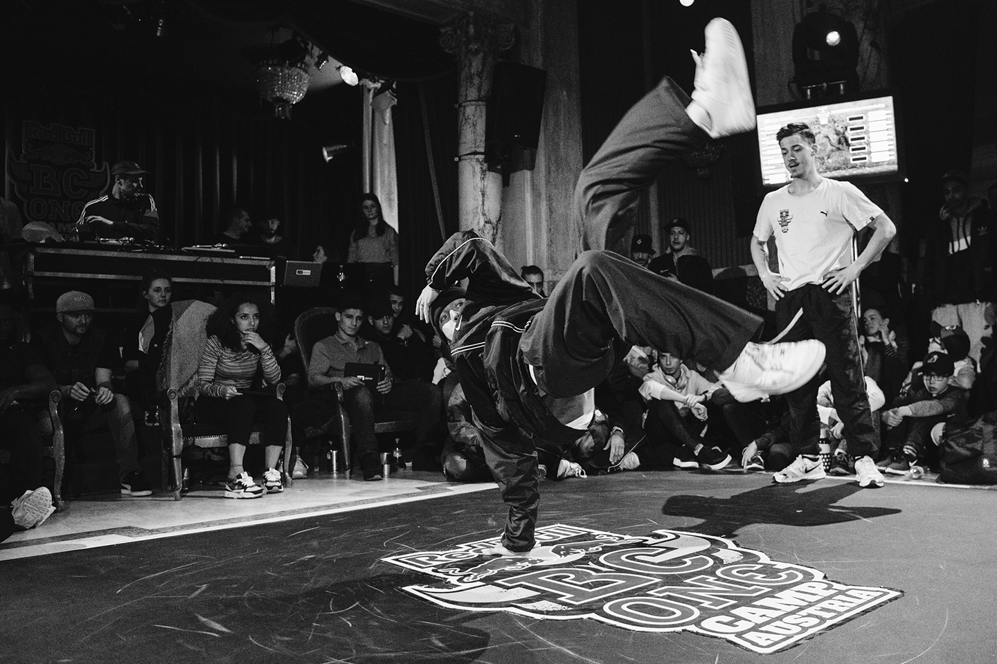 domenic hacker als breakdancer